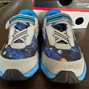 Saucony ride 10 toddler boys sneakers, size 7.5